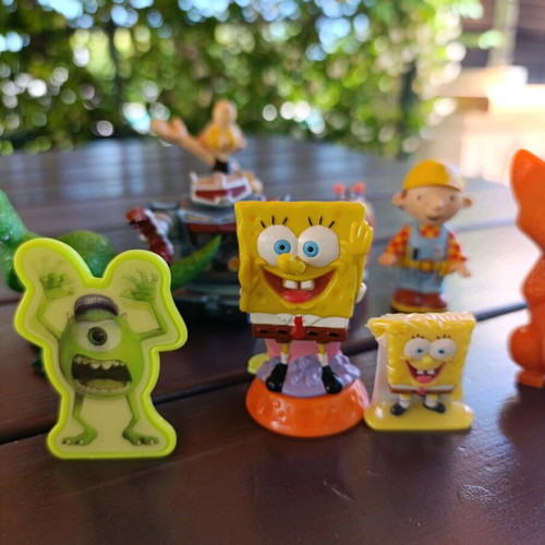 Children's movie figures used, pack