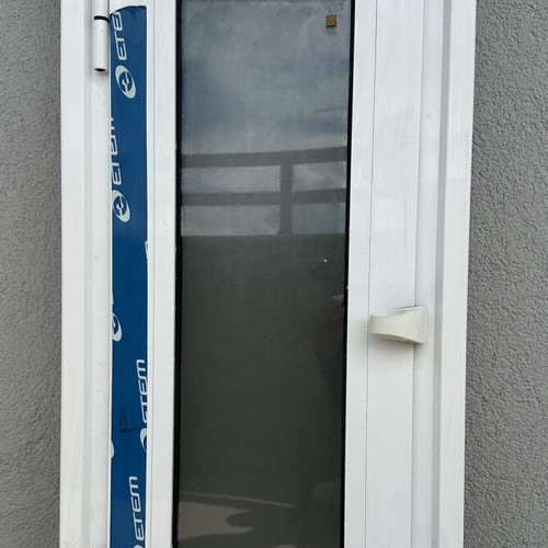 Aluminum bathroom window white with fixed screen like new