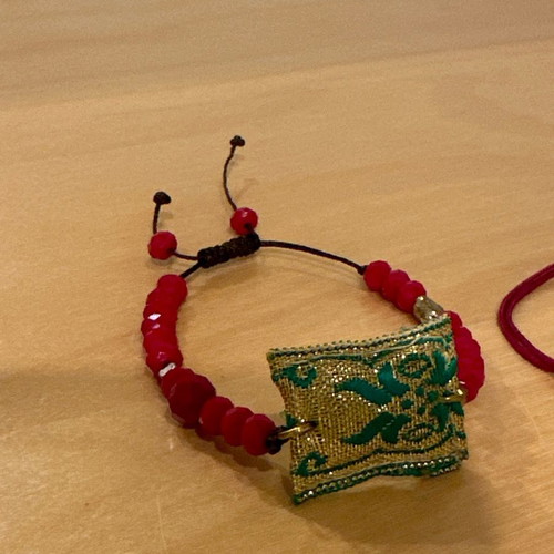 Set of 2 red bracelets with charm and polygon