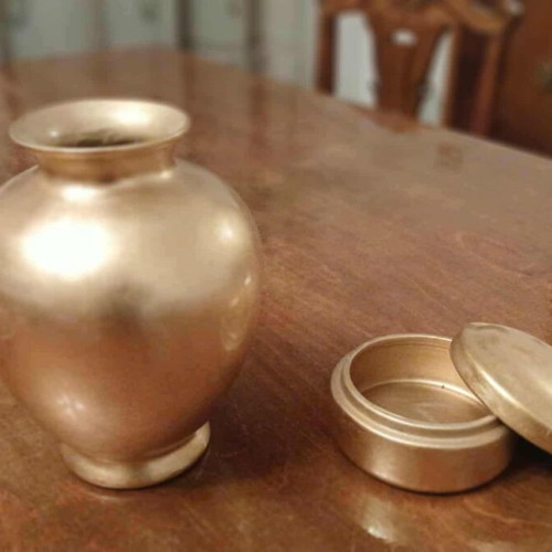Small vintage decorative vase with box like new