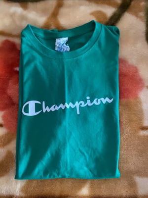Champion t-shirt short sleeve green like new, size S