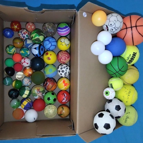 Crazy balls set like new, 60 rubber and 25 plastic pieces
