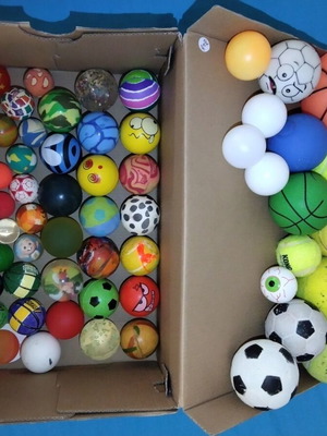 Σετ Crazy balls σαν καινούργιο, 60 λαστιχένιες και 25 πλαστικές μπάλες