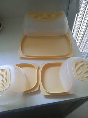 Tupperware cheese set like new