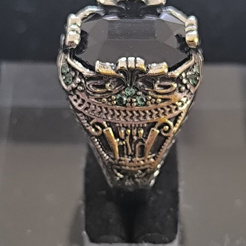 Men's Vintage Ring with Black Stone and Engraved Details new