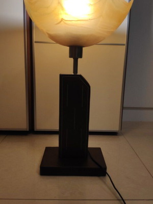 Επιτραπέζιο φωτιστικό δερματίνης και γυαλιού σαν καινούργιο, για σαλόνι