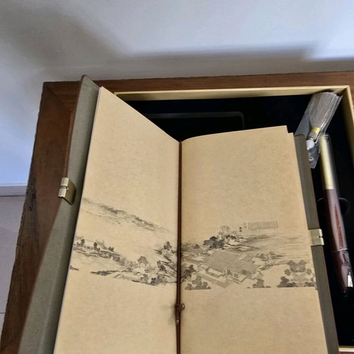 Zhejiang University collectible memorabilia set new with pen, flash drive, and notebook