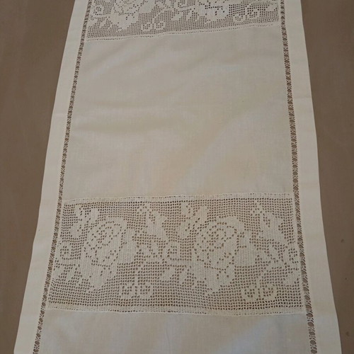 Crochet table runner with rose design new for dining table