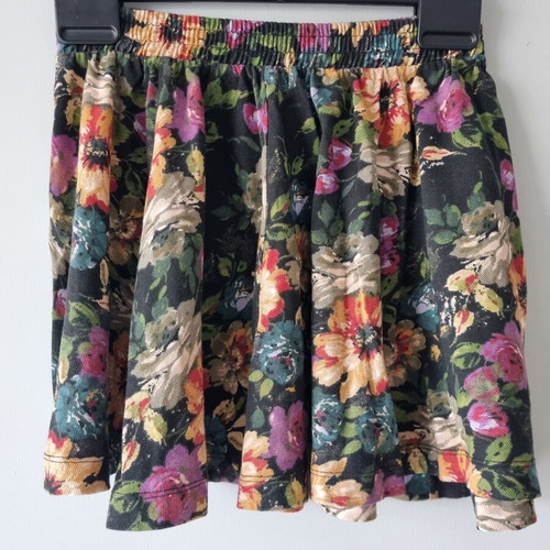 Zara mini skirt floral with elastic waist like new, size S