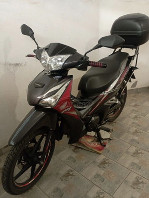 Honda Supra 125 X motorcycle with Helm-in, 2015 model