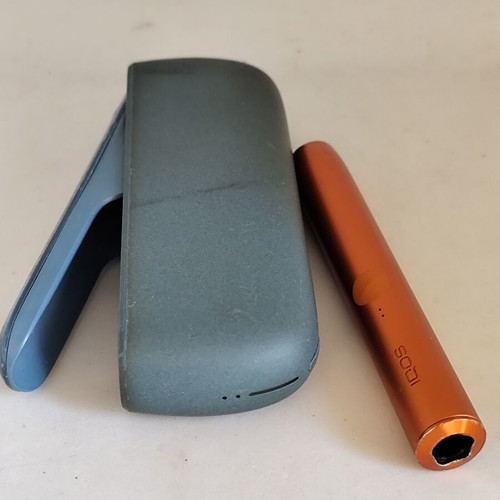 IQOS Iluma tobacco heating device like new, Moss Green and Terracotta