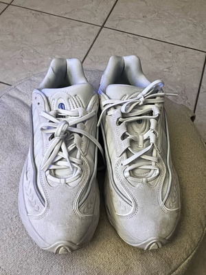 Adidas Originals OZNOVA like new, white sneakers size 44.5