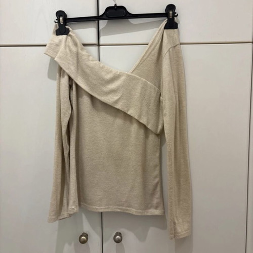 Off-shoulder top new, one size, beige