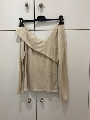 Off-shoulder top new, one size, beige