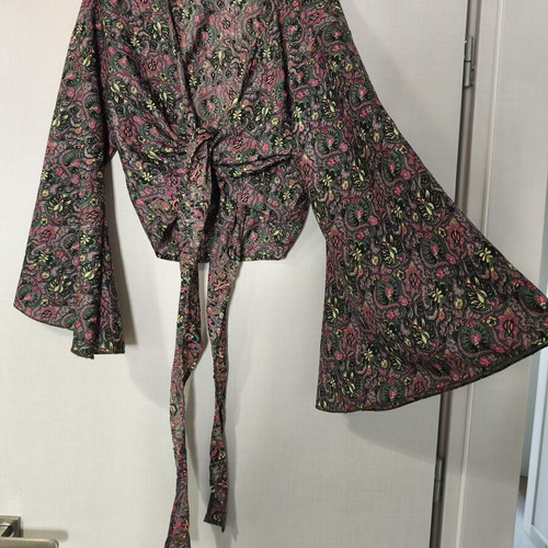 Boho wrap blouse with bell sleeves and tie, like new, multicolor