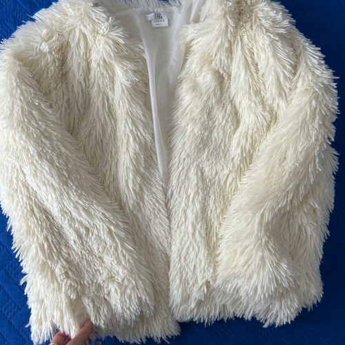 Synthetic white fur used in excellent condition