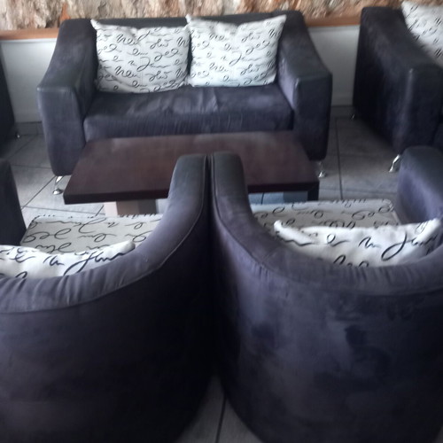 Sofa set with two armchairs and coffee table like new