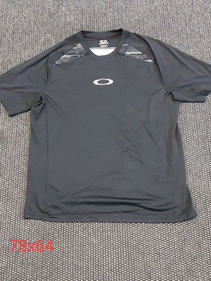 Oakley T-shirt XL like new, black