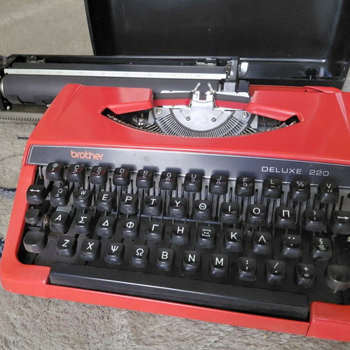 Brother Deluxe 220 Typewriter like new with Greek keyboard