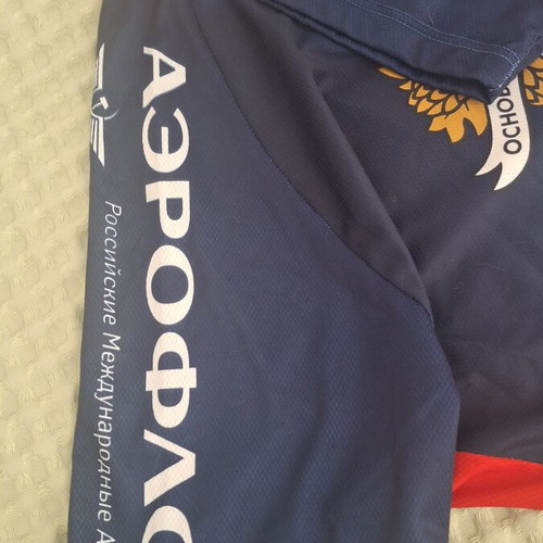 Men's cycling jersey large like new with large neck zipper and 3 back pockets