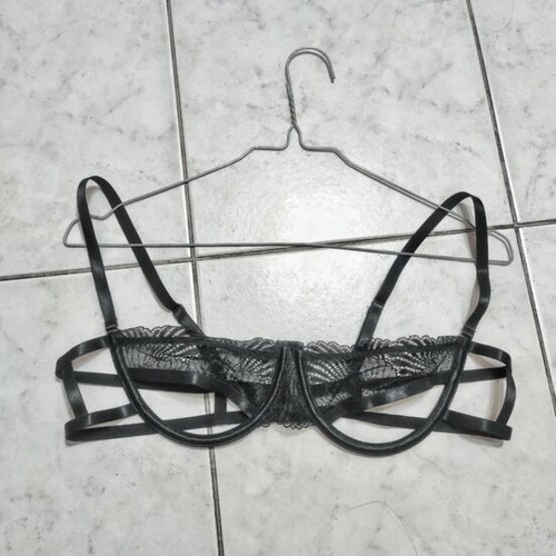 Sexy black lace bra new with cut out design
