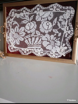 Serving tray vintage with filet embroidery technique like new