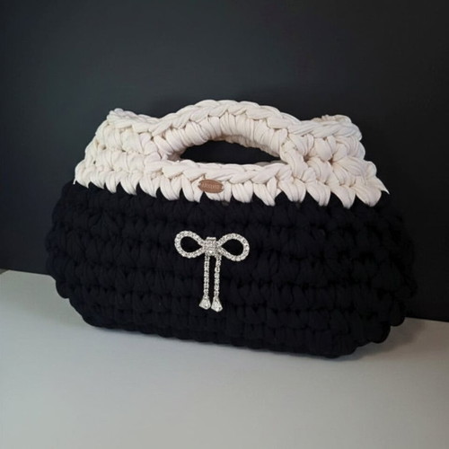 Handmade bag new, textile yarn, black and white