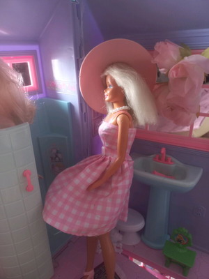 Barbie the Movie 2023 outfit like new with accessories