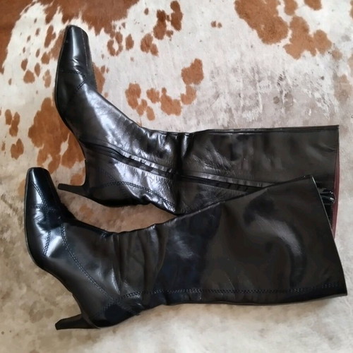 Black leather boots size 39.5 like new