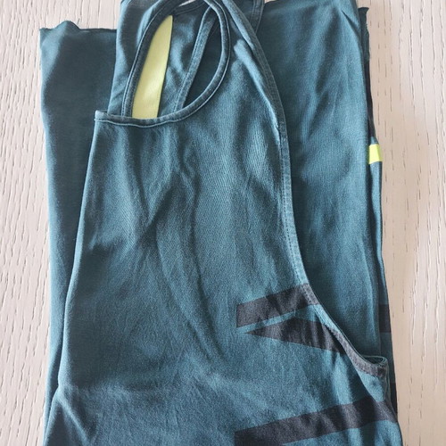 Oysho athletic top used, size M, green