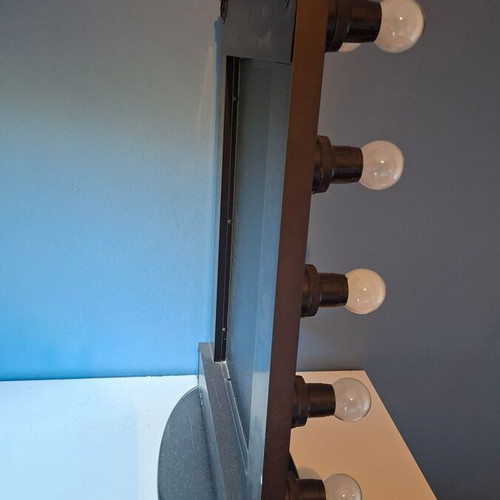 Makeup mirror with 12 lamps like new