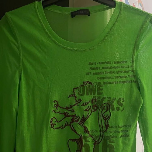 Long-sleeve top like new, green with graphic prints