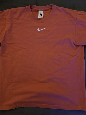 Nike Sportswear Mini Swoosh T-Shirt terracotta size M like new