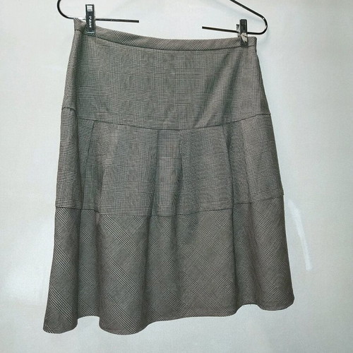 Checked skirt like new, grey and white