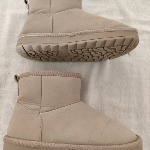 Benetton girls boots beige size 34 like new