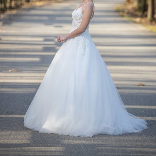 Wedding dress A-line with veil and petticoat, like new, size S