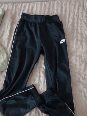 Μαύρο αθλητικό παντελόνι Nike