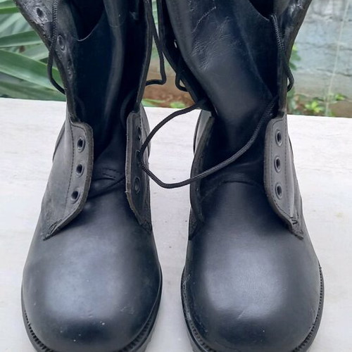 Military boots new, size 39