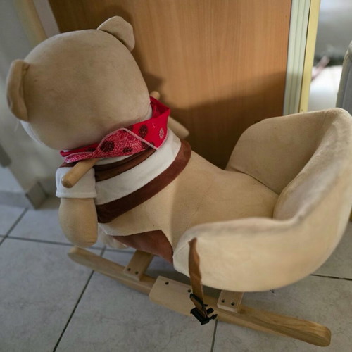 Moni rocking bear used, no sounds