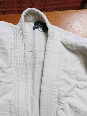 Φόρμα judo-aikido μεταχειρισμένη μέγεθος XL με γκι, παντελόνι και ζώνη