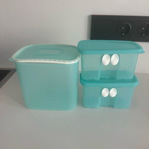 Tupperware FridgeSmart 2 pieces like new with 1 gift