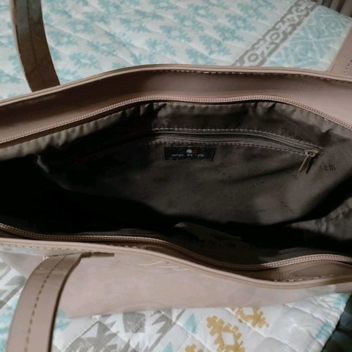 KEM shoulder bag used with imperfections near seams