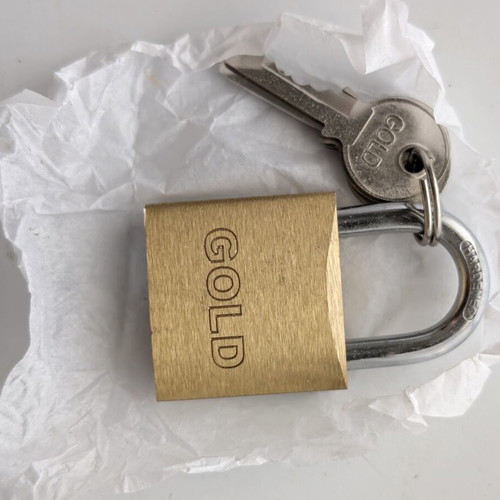 Padlock new with 3 keys