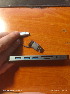 Docking Station 8 in 1 like new with USB 3.2, Type C, Card Reader, Audio