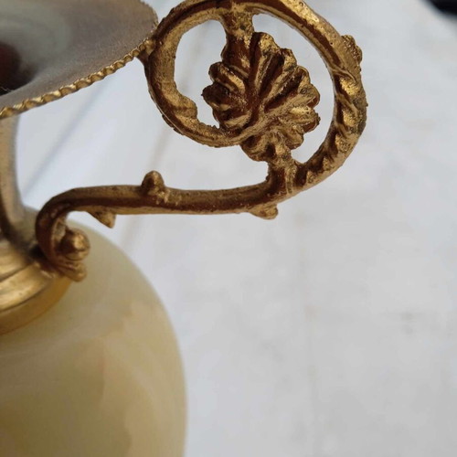 Marble table decoration like new with golden details
