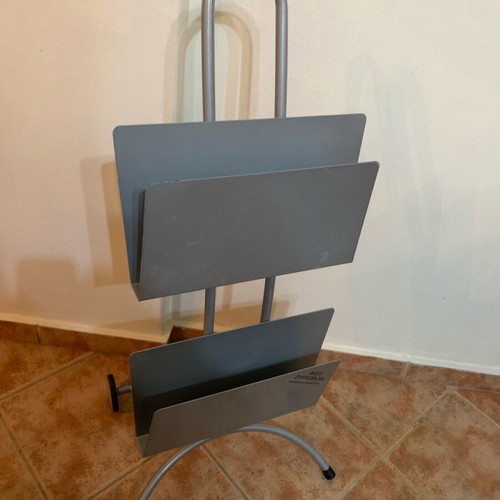Metal magazine rack used with two storage levels, Italian