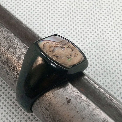 Metal ring painted glossy black with natural mother-of-pearl stone size 12.5 new