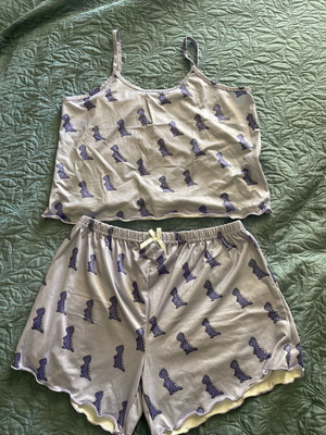 Girls' pyjamas like new size 160 mauve with dinosaurs set of 2
