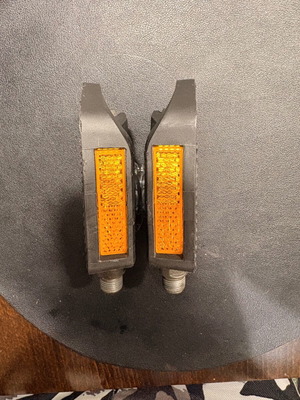 Πετάλια Shimano PD-T421 σαν καινούργια, διπλής χρήσης, κουμπωτά και κανονικά