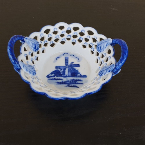 Vintage table decor like new